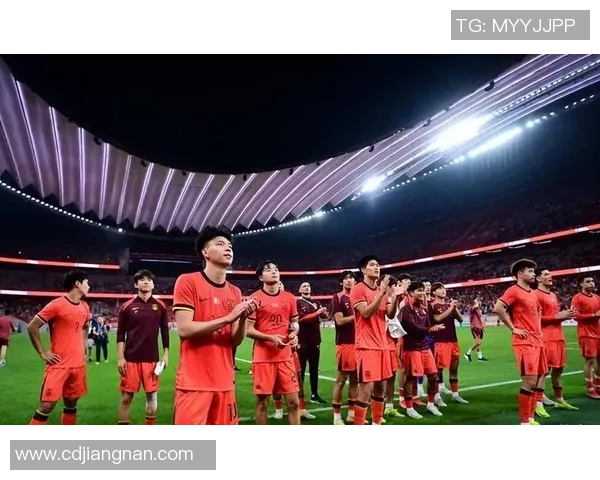 U22国足遭受争议判罚：刘浩帆禁区内推人未判点，媒体人发声引发热议